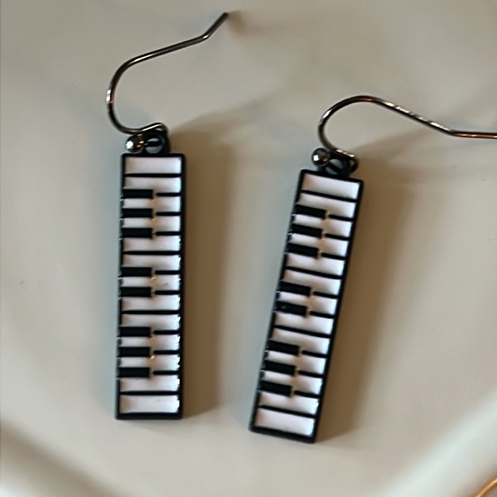 🎹 Piano Key Earrings